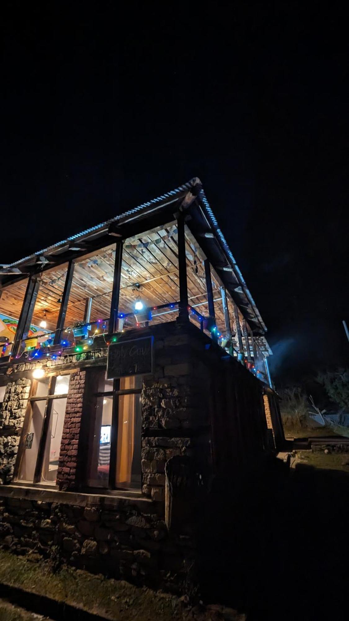 فندق Holy Cow Cafe & Beds Kalgha المظهر الخارجي الصورة