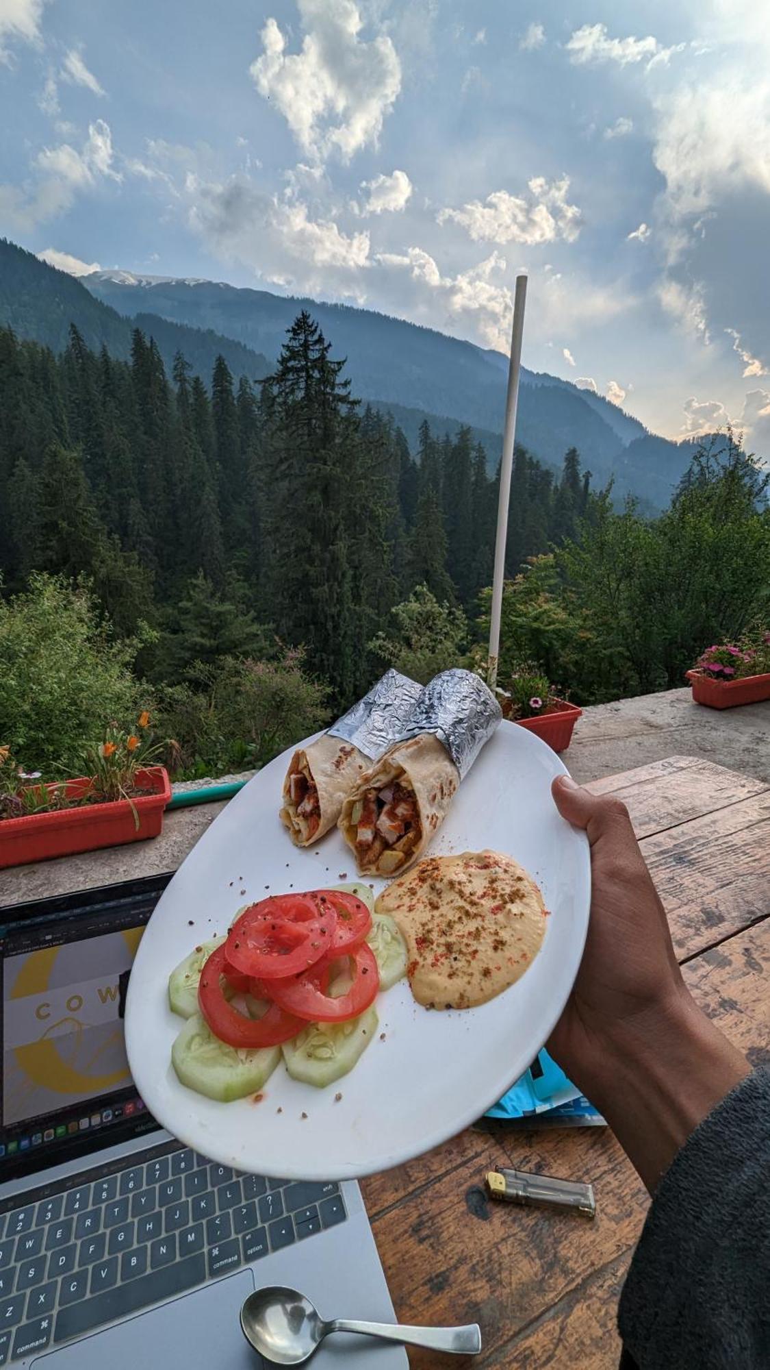 فندق Holy Cow Cafe & Beds Kalgha المظهر الخارجي الصورة